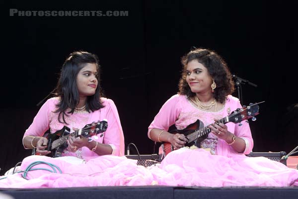 MANDOLIN SISTERS - 2017-05-28 - PARIS - Parc de la Villette - Scene Labels - 